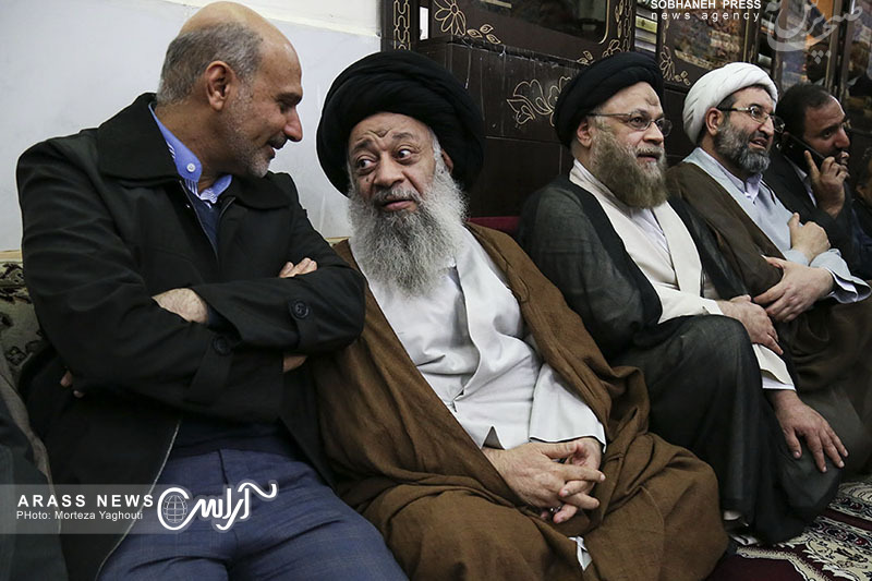 گزارش تصویری/ مراسم عمامه گذاری جمعی از طلاب حوزه علمیه امام خامنه‌ای «مدظله»