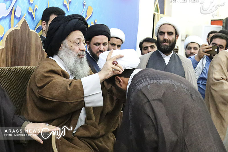 گزارش تصویری/ مراسم عمامه گذاری جمعی از طلاب حوزه علمیه امام خامنه‌ای «مدظله»