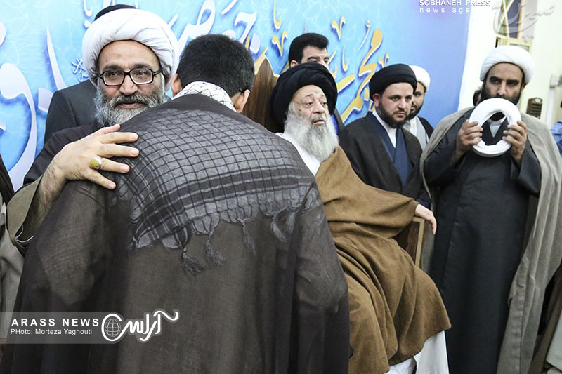 گزارش تصویری/ مراسم عمامه گذاری جمعی از طلاب حوزه علمیه امام خامنه‌ای «مدظله»