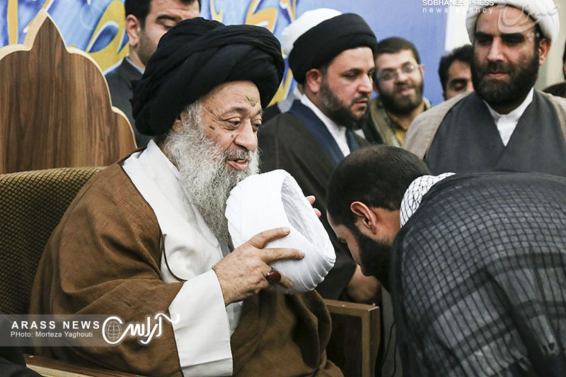 گزارش تصویری/ مراسم عمامه گذاری جمعی از طلاب حوزه علمیه امام خامنه‌ای «مدظله»