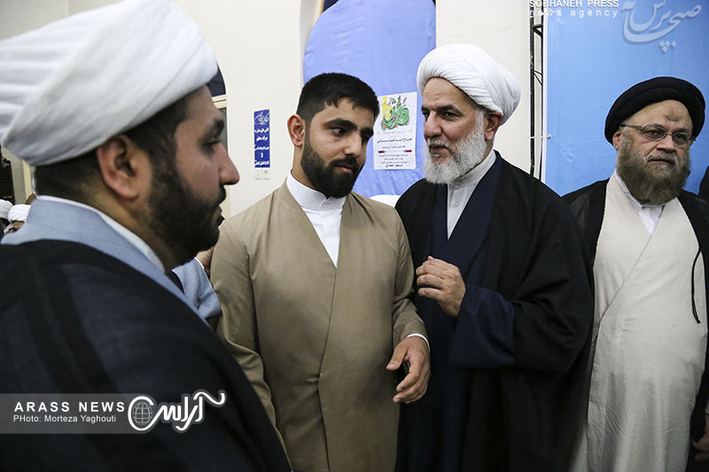 گزارش تصویری/ مراسم عمامه گذاری جمعی از طلاب حوزه علمیه امام خامنه‌ای «مدظله»