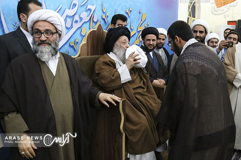 گزارش تصویری/ مراسم عمامه گذاری جمعی از طلاب حوزه علمیه امام خامنه‌ای «مدظله»