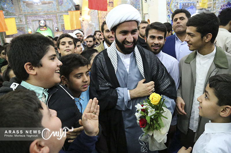 گزارش تصویری/ مراسم عمامه گذاری جمعی از طلاب حوزه علمیه امام خامنه‌ای «مدظله»