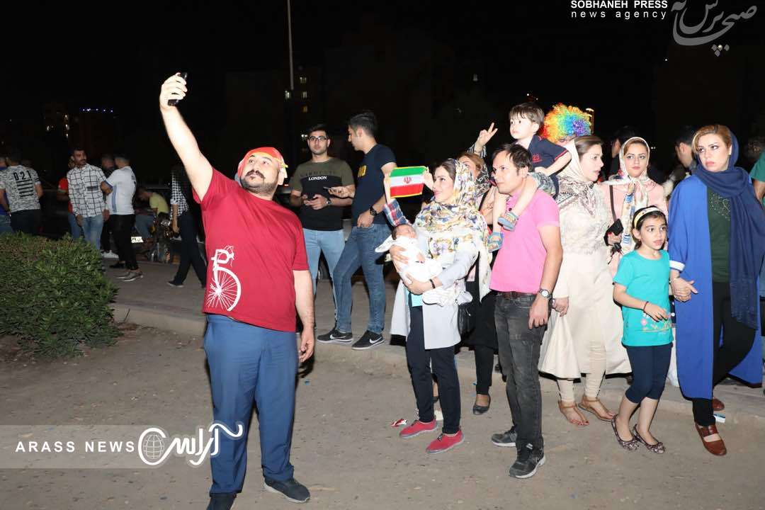 شادی شهروندان اهوازی در پی پیروزی تیم ملی کشورمان مقابل مراکش