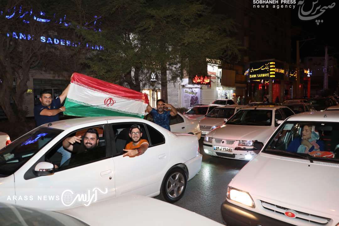 شادی شهروندان اهوازی در پی پیروزی تیم ملی کشورمان مقابل مراکش