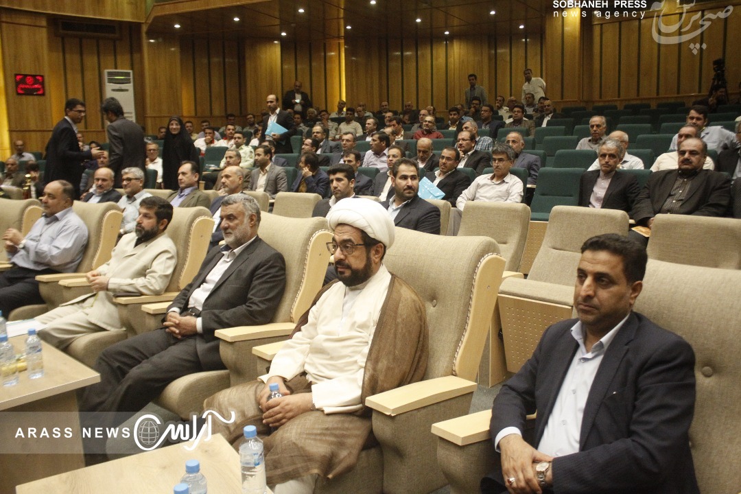 دیدگاه های کارشناسان در نهال کاری و مرطوب سازی کانون های ریزگرد لحاظ شده است