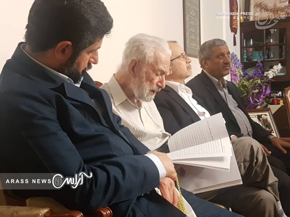 تصاویر/ عیادت دکتر شریعتی از محمد کیاوش نماینده ادوار مردم اهواز و ابادان در مجلس شورای اسلامی