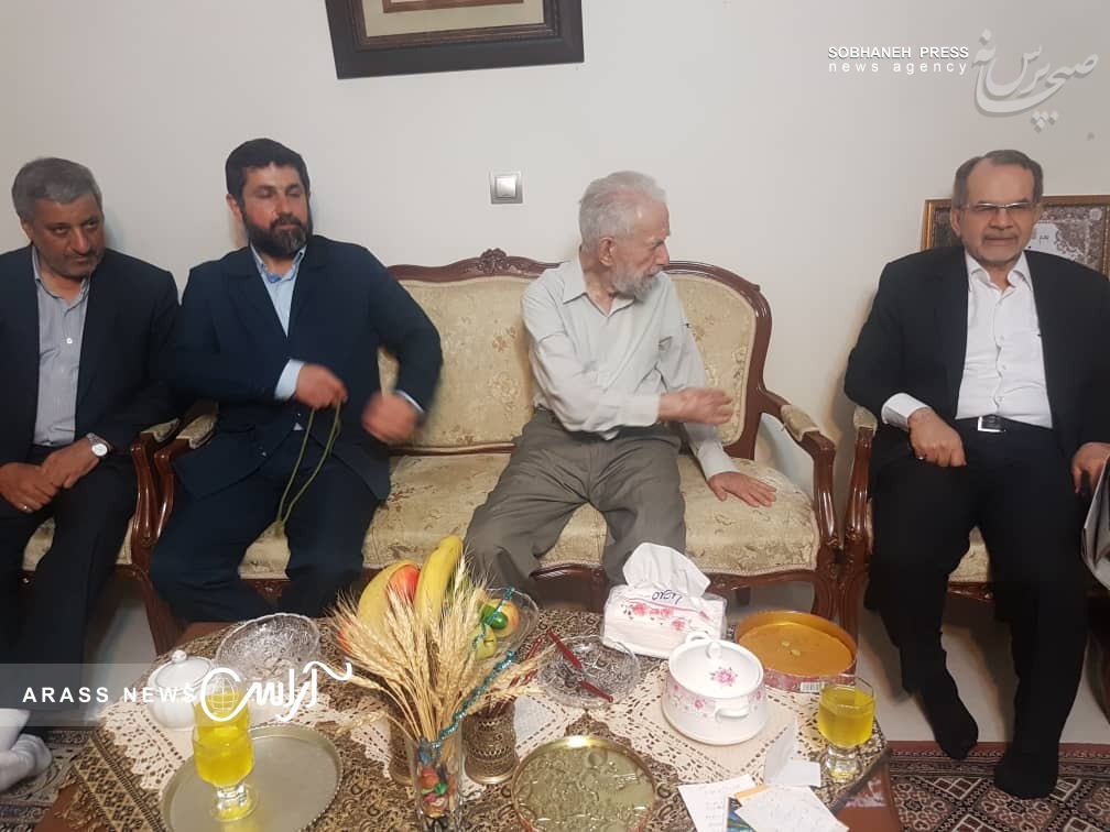 تصاویر/ عیادت دکتر شریعتی از محمد کیاوش نماینده ادوار مردم اهواز و ابادان در مجلس شورای اسلامی