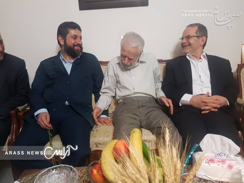 تصاویر/ عیادت دکتر شریعتی از محمد کیاوش نماینده ادوار مردم اهواز و ابادان در مجلس شورای اسلامی