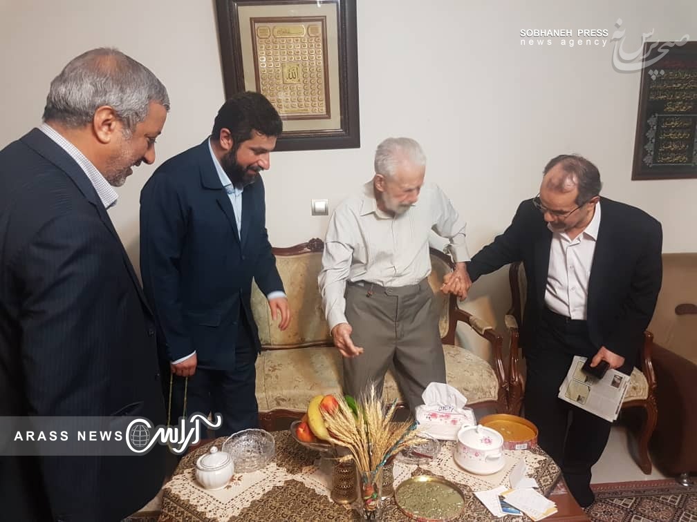 تصاویر/ عیادت دکتر شریعتی از محمد کیاوش نماینده ادوار مردم اهواز و ابادان در مجلس شورای اسلامی