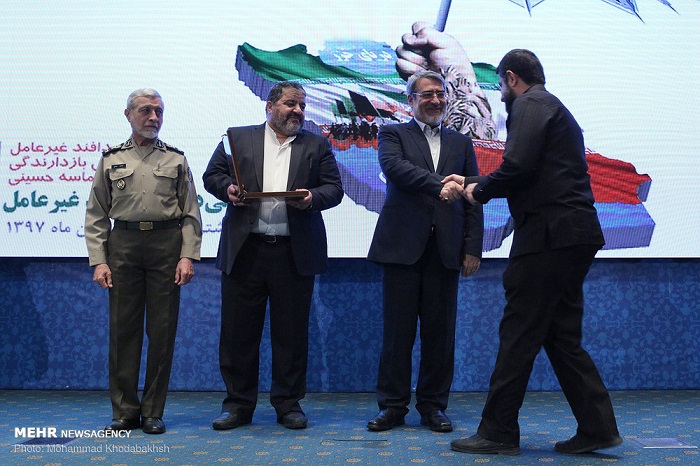 وزیر کشور: در طی 4 سال برگزاری مراسم اربعین در همه حوزه ها جهش داشتیم/ تقدیر وزیر کشور از اهتمام، همکاری و تلاش خالصانه و ارزشمند استاندار خوزستان+تصاویر