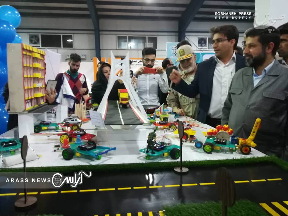 گزارش تصویری/هشتمین نمایشگاه توانمندی های صنعتی، تولیدی و خدمات فنی، مهندسی استان خوزستان با حضور آیت الله جزایری نماینده ولی فقیه در استان خوزستان و غلامرضا شریعتی استاندار افتتاح شد