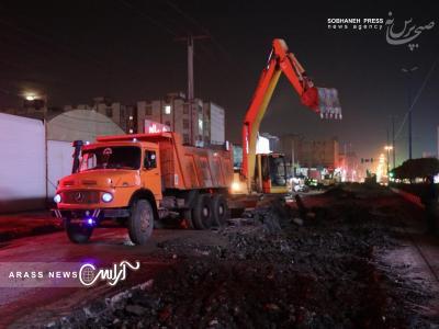 گزارش تصویری/احداث ۲۱۰۰متر خط انتقال فاضلاب و آب های سطحی در خیابان انقلاب حد فاصل تقاطع سروش تا امیرکبیر