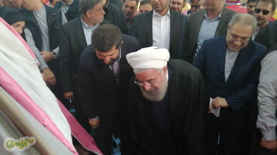 بازدید دکتر روحانی از کمپ اسکان اضطراری بخشی از سیل‌زدگان خوزستان در ورزشگاه تختی اهواز