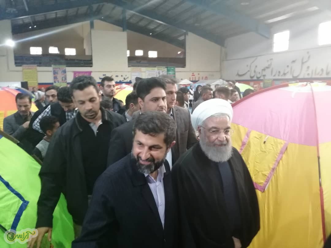 بازدید دکتر روحانی از کمپ اسکان اضطراری بخشی از سیل‌زدگان خوزستان در ورزشگاه تختی اهواز