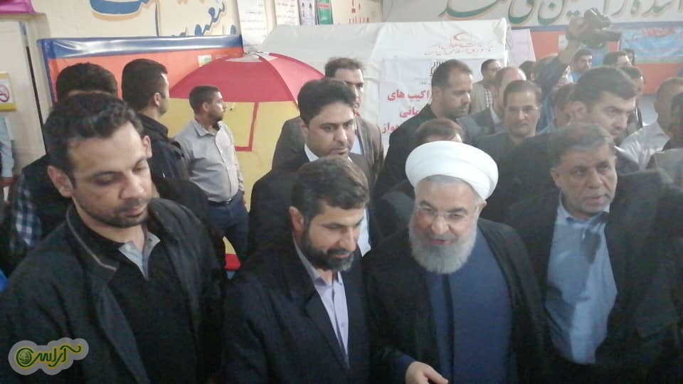 بازدید دکتر روحانی از کمپ اسکان اضطراری بخشی از سیل‌زدگان خوزستان در ورزشگاه تختی اهواز