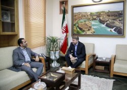 در ماجرای سیلاب، مجموعه آب و برق، نقش آفرینی کرد
