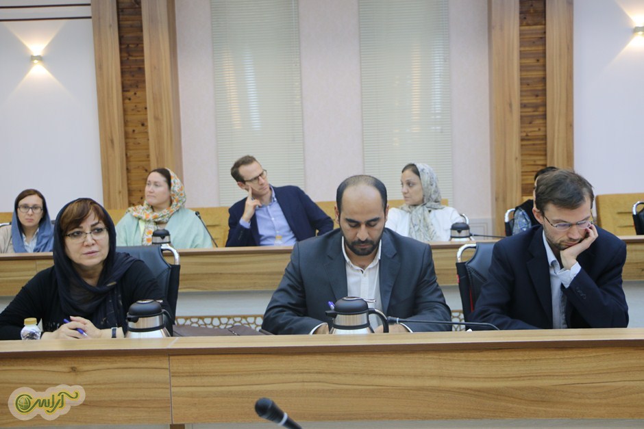 دیدار و نشست هیات ویژه سفیران اعزامی سازمان ملل متحد با استاندار خوزستان / شریعتی: بازتوانی اجتماعی و روانی زنان و کودکان سیل زده اولویت جدی دولت است