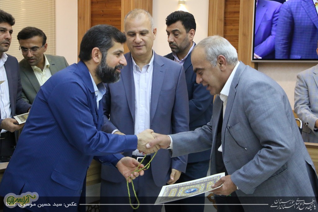 تقدیر استاندارخوزستان از کارکنان معاونت های اقتصادی و توسعه منابع انسانی فعال در مهار سیل