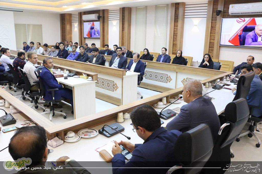تقدیر استاندارخوزستان از کارکنان معاونت های اقتصادی و توسعه منابع انسانی فعال در مهار سیل