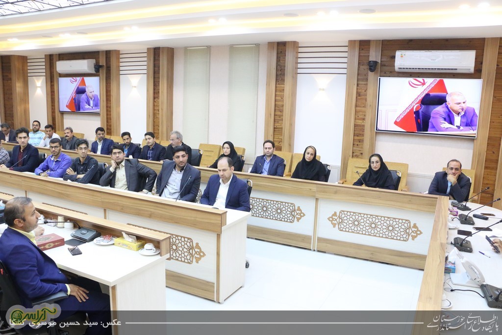 تقدیر استاندارخوزستان از کارکنان معاونت های اقتصادی و توسعه منابع انسانی فعال در مهار سیل