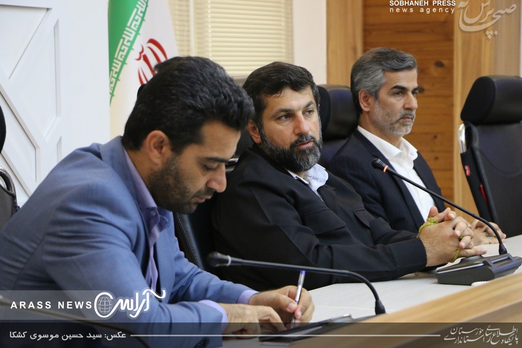 گزارش تصویری / جلسه تقدیر از نیرو های فعال روابط عمومی، حراست، امور بانوان و امور حقوقی استانداری در دوره بحران سیل