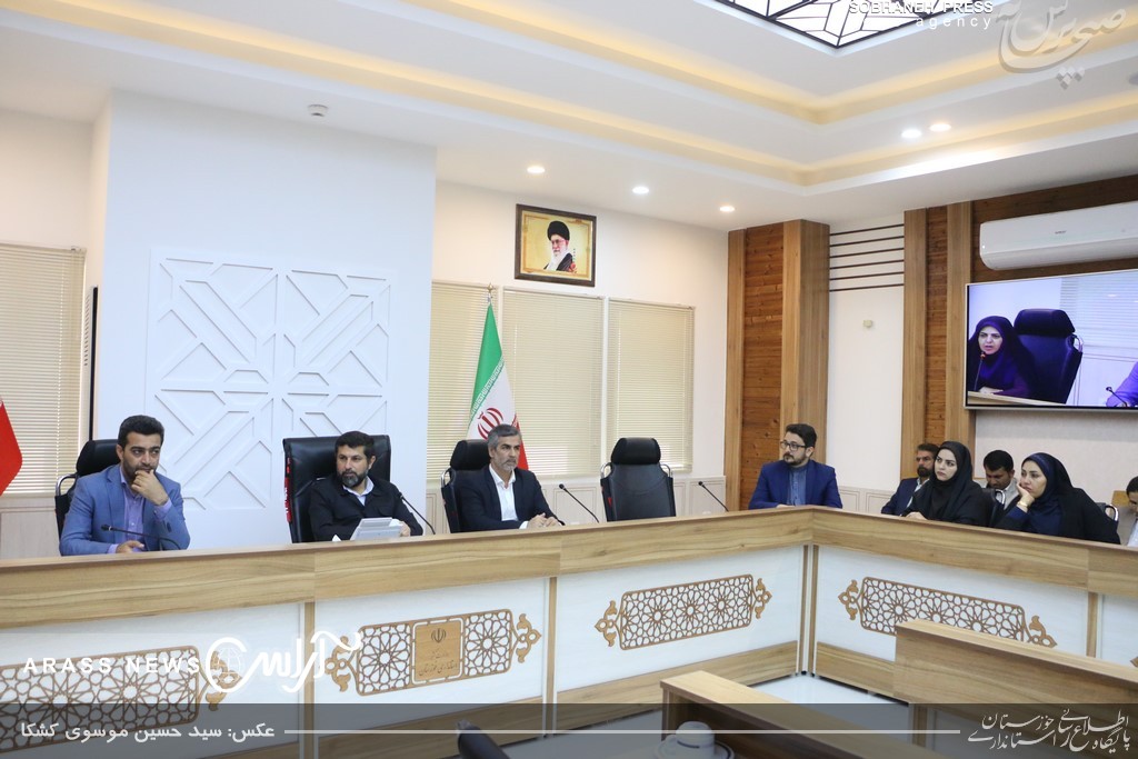 گزارش تصویری / جلسه تقدیر از نیرو های فعال روابط عمومی، حراست، امور بانوان و امور حقوقی استانداری در دوره بحران سیل