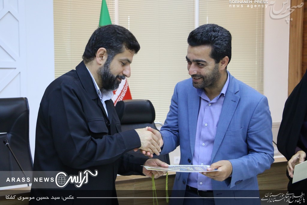 گزارش تصویری / جلسه تقدیر از نیرو های فعال روابط عمومی، حراست، امور بانوان و امور حقوقی استانداری در دوره بحران سیل