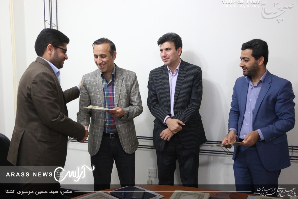 گزارش تصویری / جلسه تنفیذ احکام کار گروه های فرهنگی، تبلیغات و اطلاع رسانی کمیته نوسازی و بازسازی مناطق سیل زده استان
