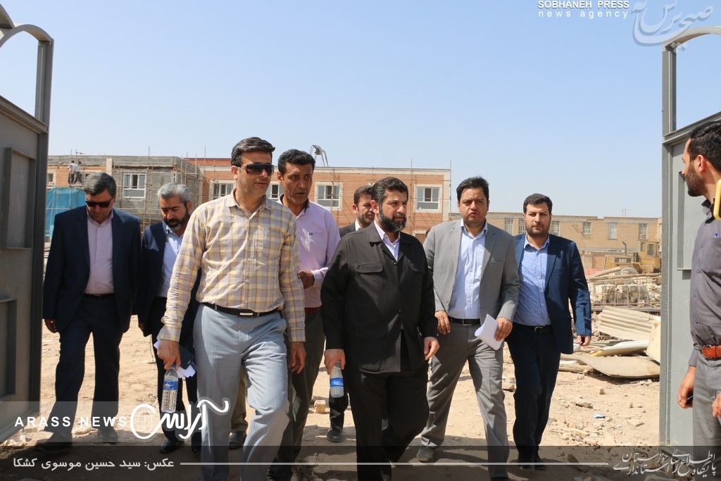 گزارش تصویری / بازدید میدانی و برگزاری جلسه در رابطه بررسی مشکلات منطقه مهدیس اهواز با حضور استاندار خوزستان