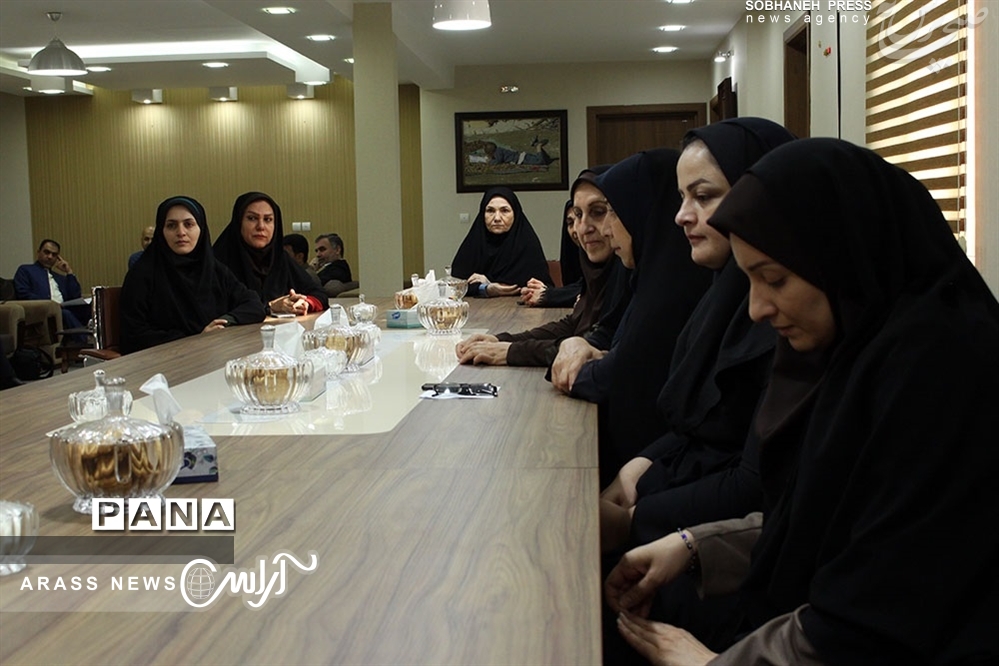 گزارش تصویری / دیدار نیروهای ستادی حوزه پرورشی و فرهنگی با سرپرست اداره کل آموزش و پرورش خوزستان