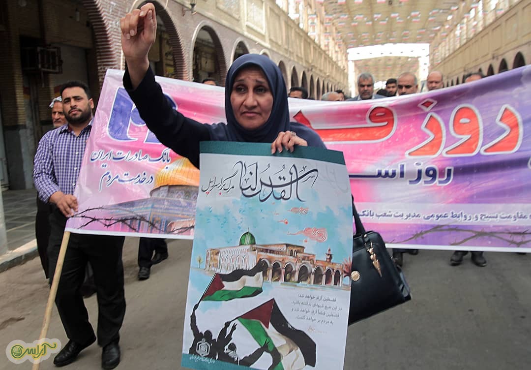 امام خمینی (ره) : روز قدس روز قدرت اسلام است  و باید روز قدس را زنده نگه داریم