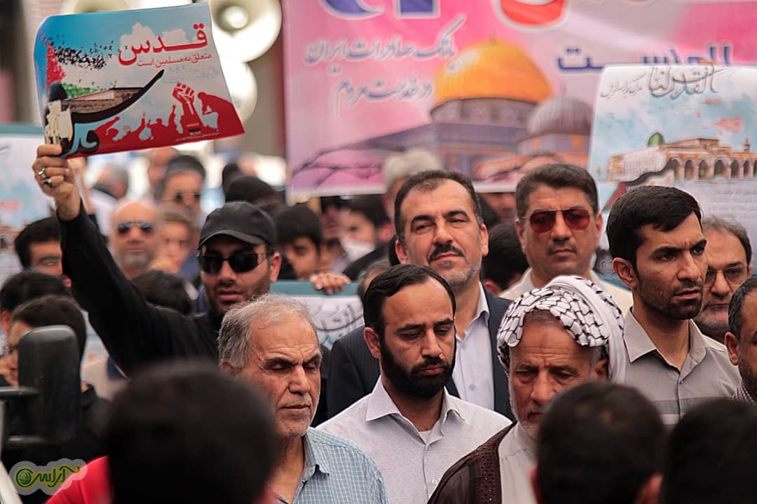امام خمینی (ره) : روز قدس روز قدرت اسلام است  و باید روز قدس را زنده نگه داریم