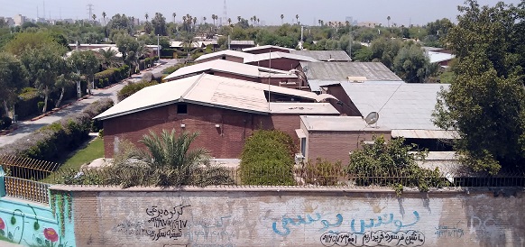 کارکنان ساکن در منازل لوله سازی(نیوساید) از مدیرعامل پیشین به دادگاه شکایت می کنند