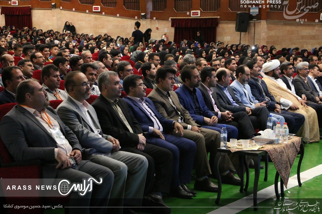 گزارش تصویری / حضور استاندار خوزستان در مراسم جشن پایانی طرح استانی جوانه‌ها و بورسیه دانش آموزان مناطق محروم