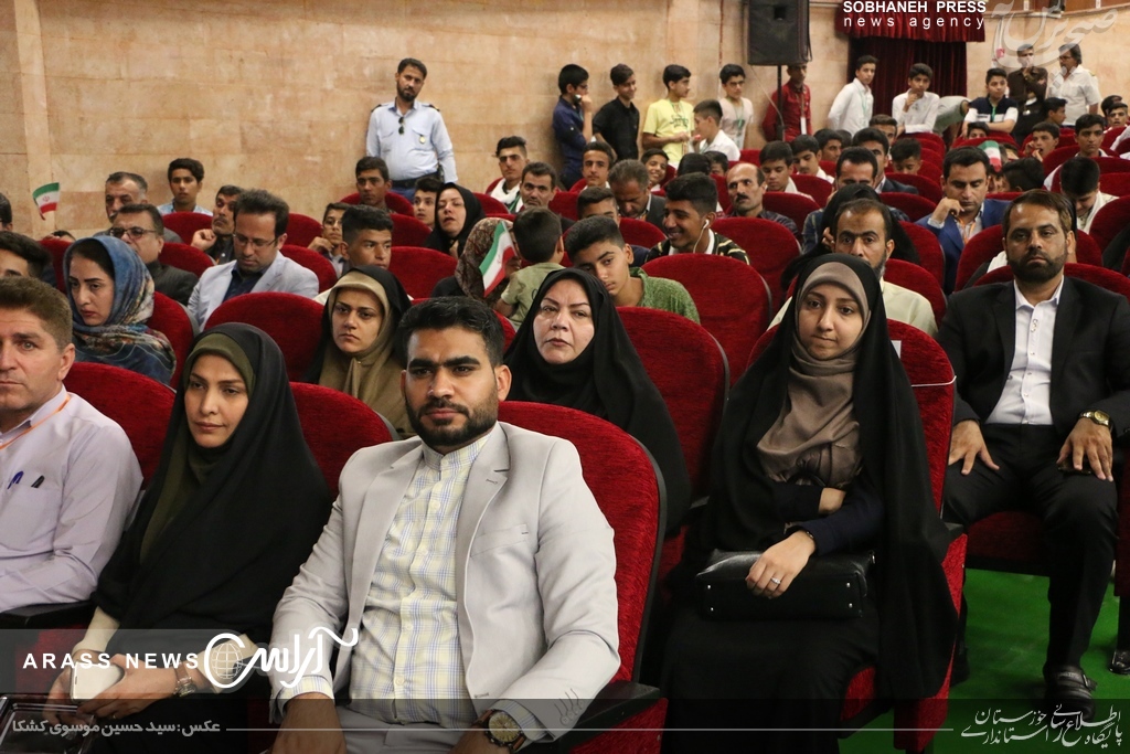 گزارش تصویری / حضور استاندار خوزستان در مراسم جشن پایانی طرح استانی جوانه‌ها و بورسیه دانش آموزان مناطق محروم