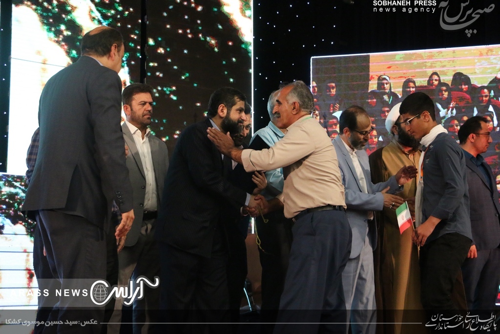 گزارش تصویری / حضور استاندار خوزستان در مراسم جشن پایانی طرح استانی جوانه‌ها و بورسیه دانش آموزان مناطق محروم
