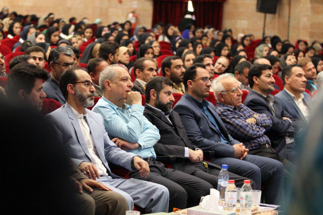 هدیه یک میلیون تومانی برای دانش‌آموزان کم‌ برخوردار خوزستان/ نه به تبعیض نژادی