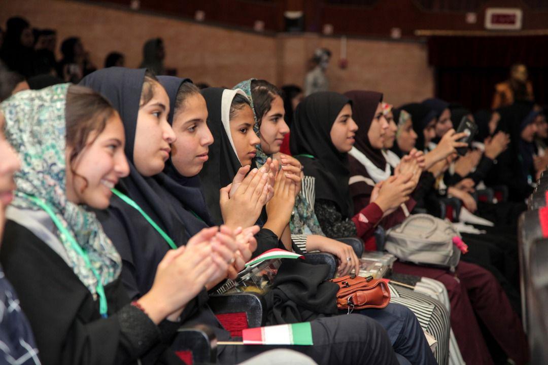 هدیه یک میلیون تومانی برای دانش‌آموزان کم‌ برخوردار خوزستان/ نه به تبعیض نژادی