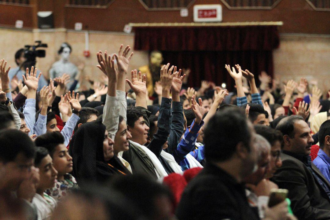 هدیه یک میلیون تومانی برای دانش‌آموزان کم‌ برخوردار خوزستان/ نه به تبعیض نژادی