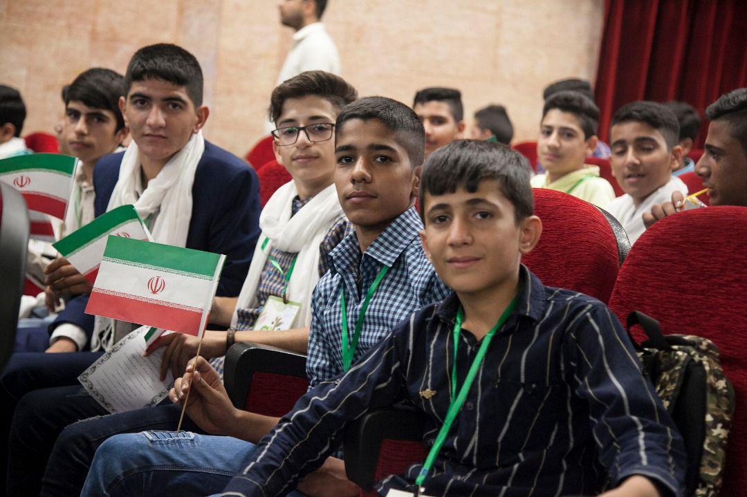 هدیه یک میلیون تومانی برای دانش‌آموزان کم‌ برخوردار خوزستان/ نه به تبعیض نژادی