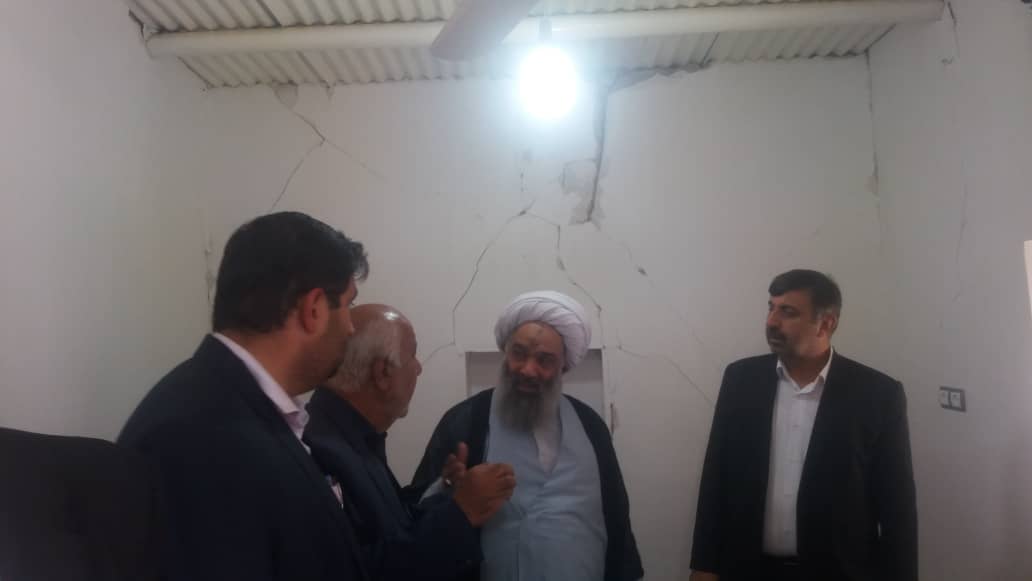 توزیع چادر، آب و پکیج بهداشتی و غذایی به خانوارهای خسارت دیده از زمین لرزه در مسجدسلیمان/ منازل خسارت دیده مسجدسلیمان همچنان در حال ارزیابی