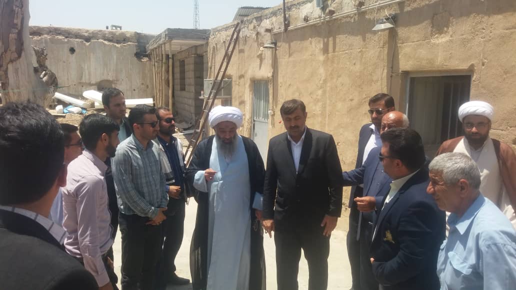 توزیع چادر، آب و پکیج بهداشتی و غذایی به خانوارهای خسارت دیده از زمین لرزه در مسجدسلیمان/ منازل خسارت دیده مسجدسلیمان همچنان در حال ارزیابی