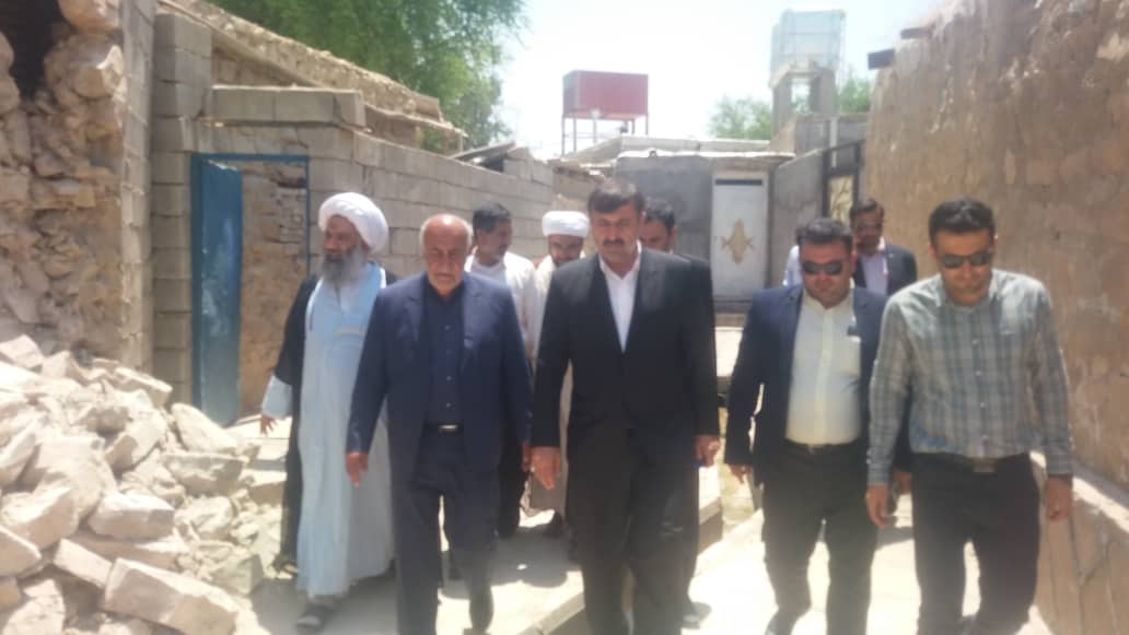 توزیع چادر، آب و پکیج بهداشتی و غذایی به خانوارهای خسارت دیده از زمین لرزه در مسجدسلیمان/ منازل خسارت دیده مسجدسلیمان همچنان در حال ارزیابی