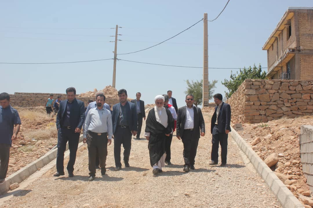 سرکشی فرماندار مسجدسلیمان از  مناطق زلزله زده این شهر