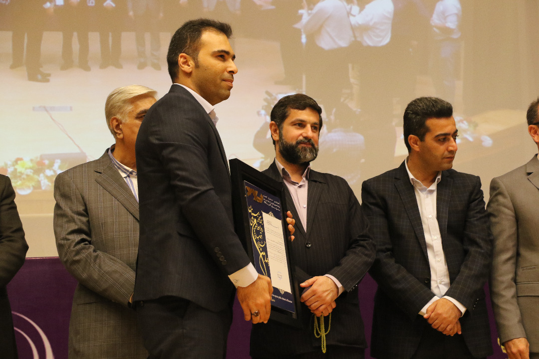 انتخاب روابط عمومی معاونت بهداشت دانشگاه علوم پزشكی اهواز به عنوان رتبه روابط عمومی اول در بین ادارات و شركت های زیرمجموعه استان خوزستان