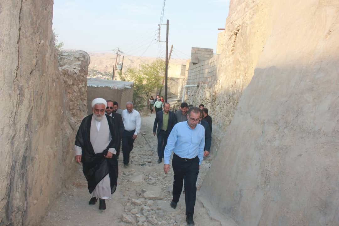 سرپرست فرمانداری پای حرف دل مردم زلزله زده نشست