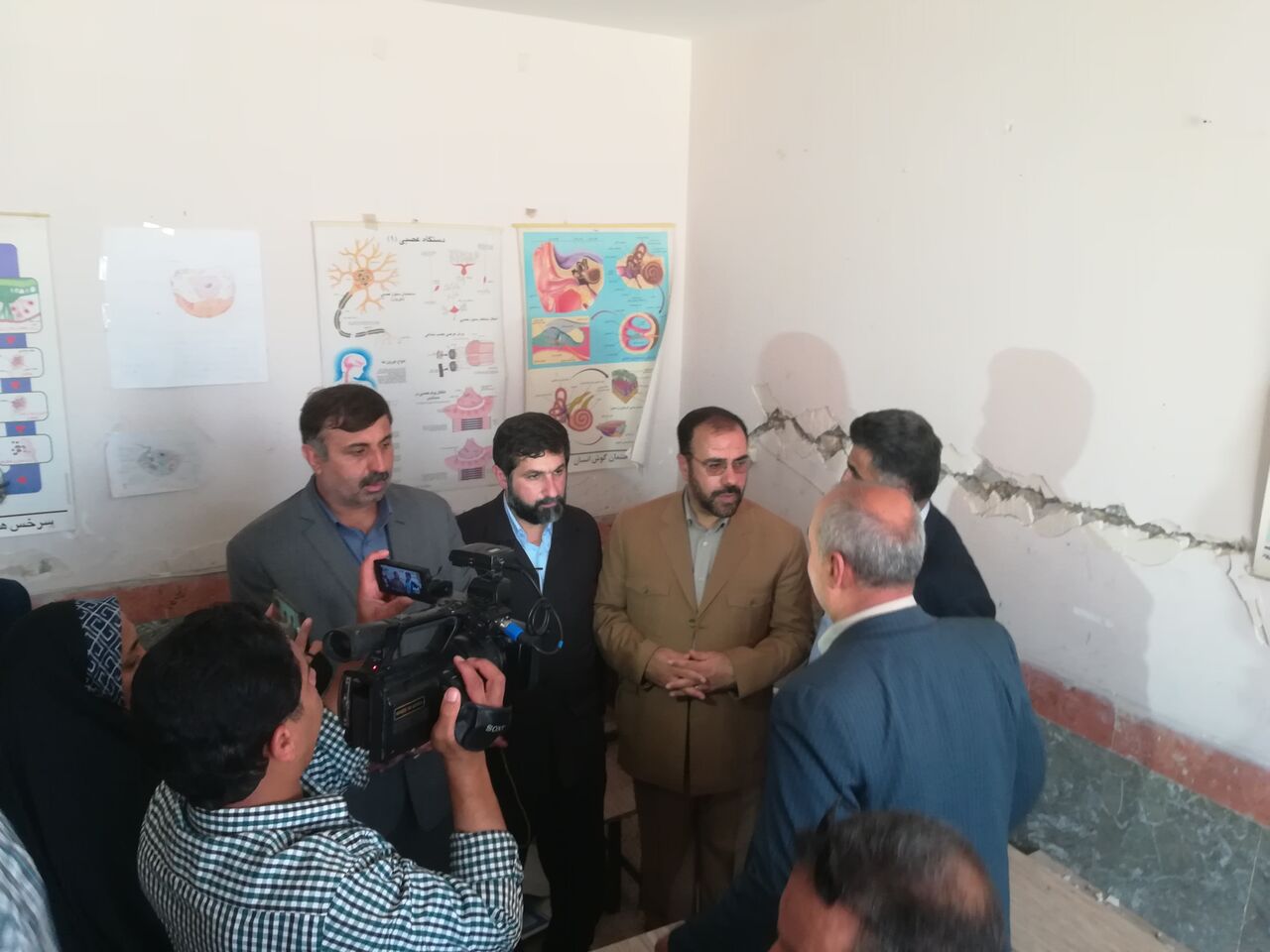 استاندار خوزستان : جبران خسارت زلزله مسجدسلیمان با جدیت از سوی دولت در دست پیگیری است