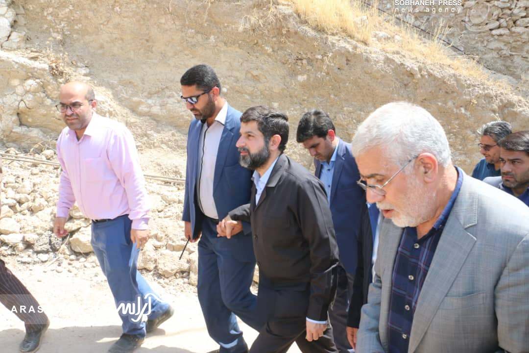 گزارش تصویری / بازدید رئیس ستاد اجرایی فرمان حضرت امام و استاندار خوزستان از مناطق زلزله زده شهرستان مسجدسلیمان