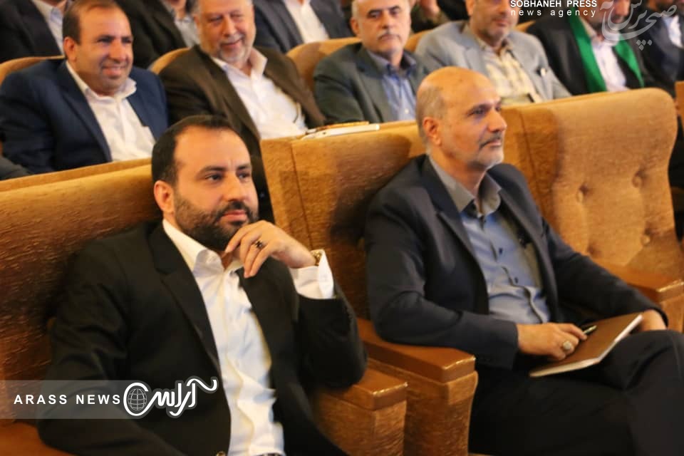 گزارش تصویری / مراسم معارفه شهردار جدید اهواز با حضور معاون عمران و توسعه امور شهری و روستایی وزیر کشور و استاندار خوزستان